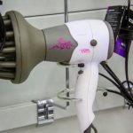 Warum der Haartrockner zur ultimativen Waffe gegen fettige Stellen wird: Hitzedynamik statt Chemie