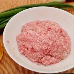 Warum Hackfleisch in der Kälte ruhen will: wie die Eisruhe die Textur von Koteletts verändert