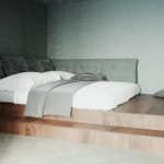 Wie ein gewöhnliches Bürogummiband Sie vor verrutschten Laken bewahrt: Spannmechanik für einen erholsamen Schlaf