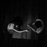 Wie Ihre Freundschaft Ihre Liebe testet: Warum gemeinsame Freunde ein Katalysator für Krisen sein können