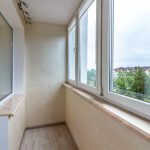Wie man einen Balkon in eine Nutzfläche verwandelt: Tricks für Stadtbewohner